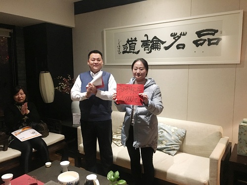 “天上不會(huì)掉餡餅，擼起袖子加油干” ——2017年度TST營(yíng)銷中心表彰大會(huì)